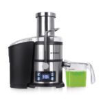 قیمت و خرید بهترین آبمیوه‌گیری خانگی | برندهای اصل و پرفروش: قیمت و خرید بهترین آبمیوه‌گیری خانگی یکی از وسایل پرکاربرد آشپزخانه است که برای تهیه آبمیوه‌های طبیعی، تازه و سالم در خانه استفاده می‌شود. اگر به‌دنبال خرید آبمیوه‌گیری با کیفیت، قیمت مناسب و عملکرد بالا هستید، در اینجا می‌توانید بهترین مدل‌ها از برندهای معتبر را بررسی و انتخاب کنید. چرا آبمیوه‌گیری خانگی بخریم؟ با داشتن آبمیوه‌گیری در خانه، می‌توانید در هر زمان، نوشیدنی‌های سالم و بدون مواد افزودنی تهیه کنید. این دستگاه برای خانواده‌هایی که به سلامت و تغذیه اهمیت می‌دهند، یک انتخاب ضروری محسوب می‌شود. بسیاری از آبمیوه‌گیری‌های جدید دارای توان بالا، فیلتر استیل ضدزنگ، دهانه عریض و قابلیت تفکیک تفاله هستند. نکات مهم در خرید آبمیوه‌گیری: هنگام انتخاب آبمیوه‌گیری خانگی به موارد زیر توجه کنید: توان موتور (وات بالا برای میوه‌های سفت) جنس تیغه و فیلتر (استیل ضد زنگ پیشنهاد می‌شود) قابلیت شست‌وشوی آسان قطعات میزان صدا، حجم مخزن تفاله و آبمیوه برند معتبر با خدمات پس از فروش مطمئن پرفروش‌ترین برندهای آبمیوه‌گیری: در فروشگاه اممارکت، بهترین آبمیوه‌گیری‌ها از برندهای محبوب مانند فیلیپس، پاناسونیک، پارس‌خزر، کنوود، بوش، مولینکس و تفال عرضه می‌شوند که همگی دارای کیفیت بالا و گارانتی معتبر هستند. خرید اینترنتی آبمیوه‌گیری با قیمت مناسب: در اممارکت، می‌توانید با مشاهده مشخصات فنی، مقایسه قیمت و مطالعه نظرات کاربران، خریدی مطمئن و سریع را تجربه کنید. همین حالا بهترین آبمیوه‌گیری خانگی را انتخاب کرده و از طراوت آبمیوه‌های طبیعی در خانه لذت ببرید!