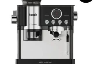راهنمای کامل خرید اسپرسوساز کوخ؛ بررسی مدل‌ها و امکانات در این راهنمای کامل خرید اسپرسوساز کوخ، به بررسی مدل‌ها، امکانات، مزایا، نکات مهم قبل از خرید و پاسخ به سوالات پرتکرار کاربران می‌پردازیم تا بتوانید با خیال راحت بهترین انتخاب را داشته باشید. اگر به دنبال یک اسپرسوساز باکیفیت، خوش‌قیمت و مناسب برای استفاده خانگی یا حتی محیط کار هستید، اسپرسوساز کوخ می‌تواند یکی از گزینه‌های جدی شما باشد. چرا اسپرسوساز کوخ بخریم؟ در سال‌های اخیر برند کوخ توانسته در بازار لوازم خانگی ایران جایگاه مناسبی پیدا کند. اسپرسوسازهای این برند معمولاً با تمرکز بر قیمت اقتصادی، طراحی مدرن و امکانات کاربردی تولید می‌شوند و برای مصرف‌کنندگان خانگی بسیار مناسب هستند. مهم‌ترین مزایای اسپرسوساز کوخ:  قیمت مقرون‌به‌صرفه نسبت به امکانات  فشار بخار مناسب (معمولاً 15 تا 20 بار) طراحی شیک و جمع‌وجور مجهز به نازل بخار برای تهیه کف شیر مناسب برای تهیه اسپرسو، کاپوچینو و لاته اگر به دنبال یک دستگاه حرفه‌ای صنعتی نیستید اما می‌خواهید در خانه قهوه‌ای باکیفیت و نزدیک به کافی‌شاپ تهیه کنید، اسپرسوساز کوخ انتخاب منطقی‌ای است. بررسی مدل‌های اسپرسوساز کوخ مدل‌های مختلف اسپرسوساز کوخ معمولاً در چند دسته اصلی قرار می‌گیرند: